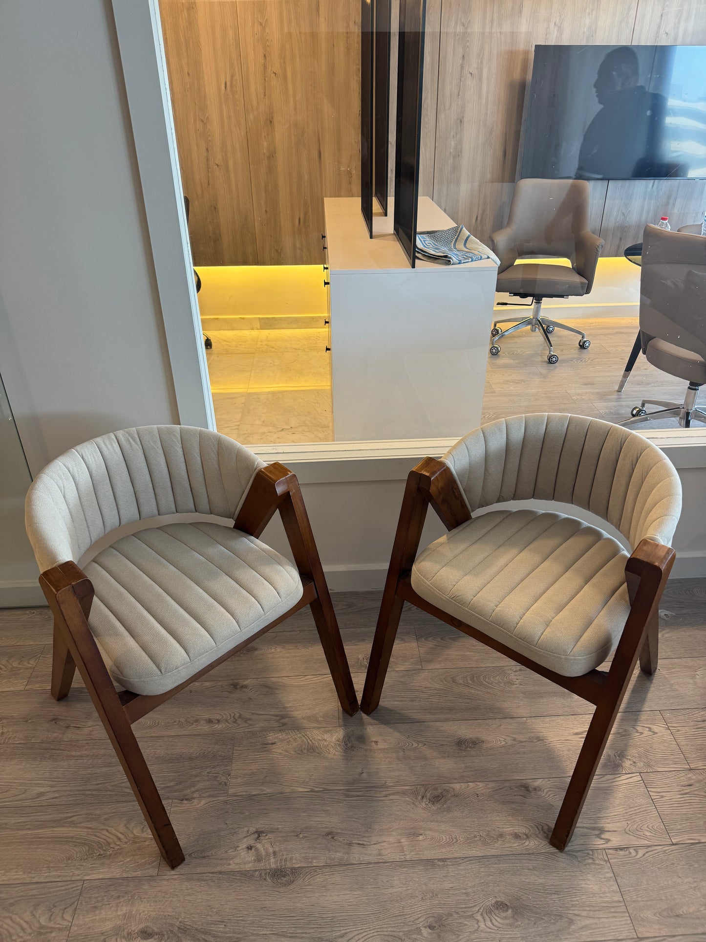 Crest Chair